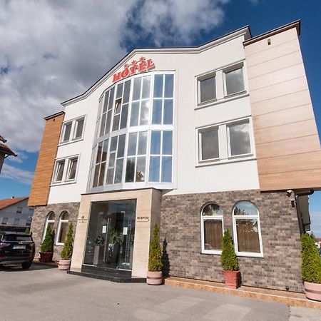 Hotel Stari Krovovi Veternik Exterior foto